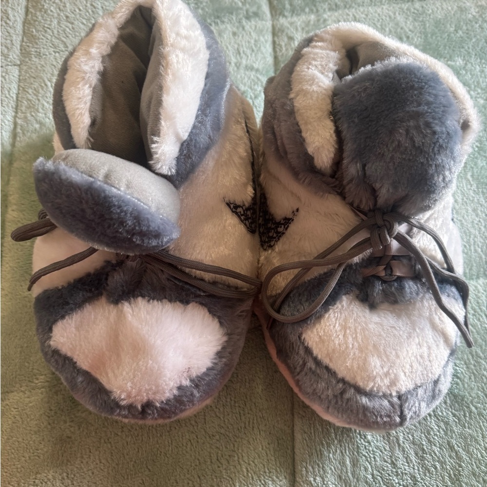 Nike Gray and White Loafers - Picture 3 of 8
